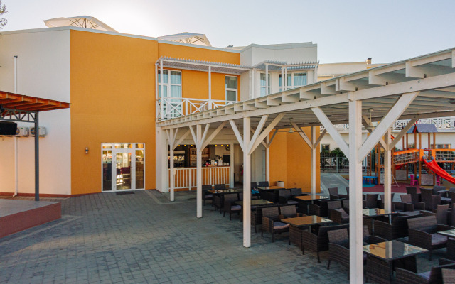 LetooteL Blagoveschenskaya Hotel