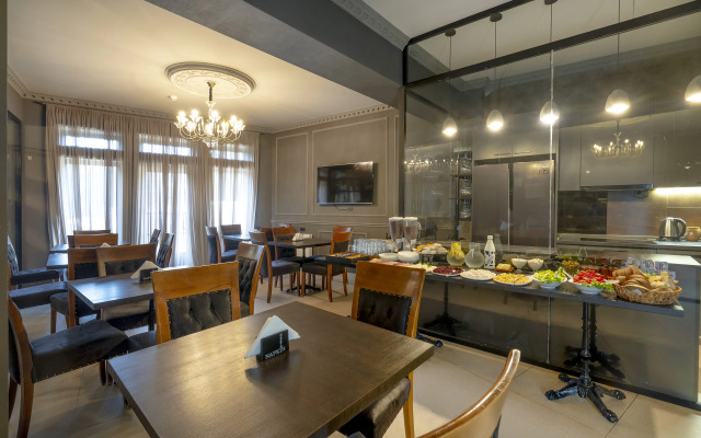 Piazza Hotel