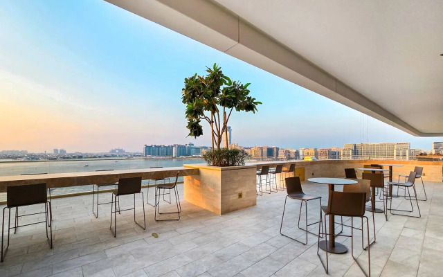 Keyrock Palm View Pool & Gym Access Apartments