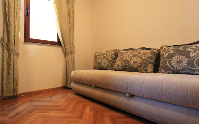 Sunny Three Bedroom Flat