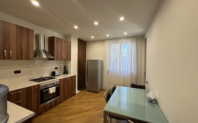 3-K Kvartira na Prospekte Sayat-Novy Flat