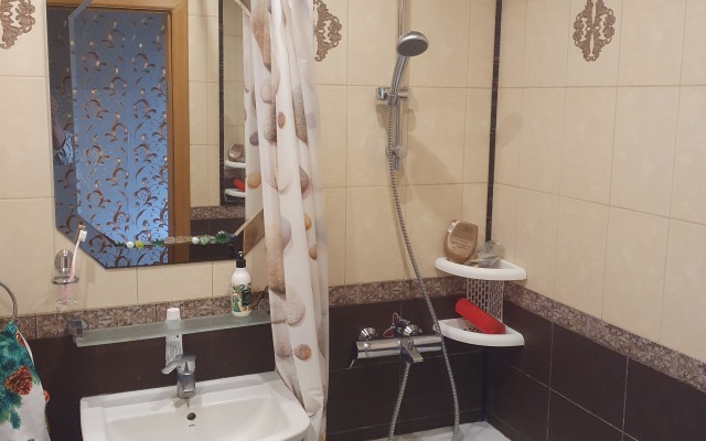 Na Sibiryakova 25 Apartment