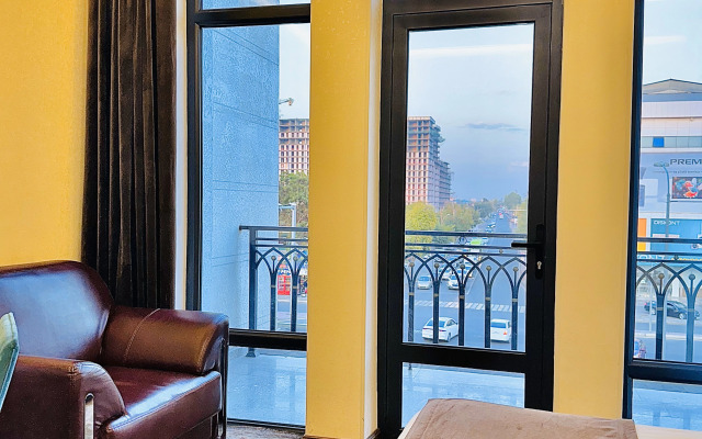 Garnet Mir Hotel