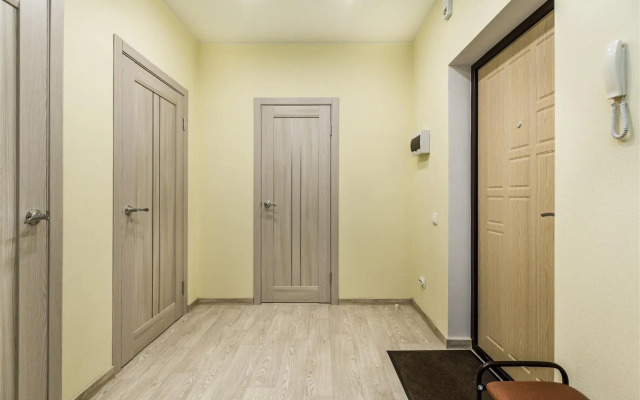 Odnokomnatnyye apartamenty dlya razmeshcheniya do chetyrekh chelovek v novom zhilom komplekse Kristall Apartments