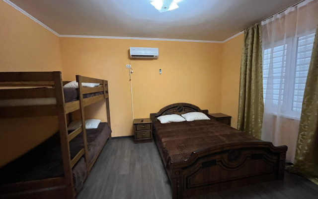 Na Tamanskoy 10 Guest House
