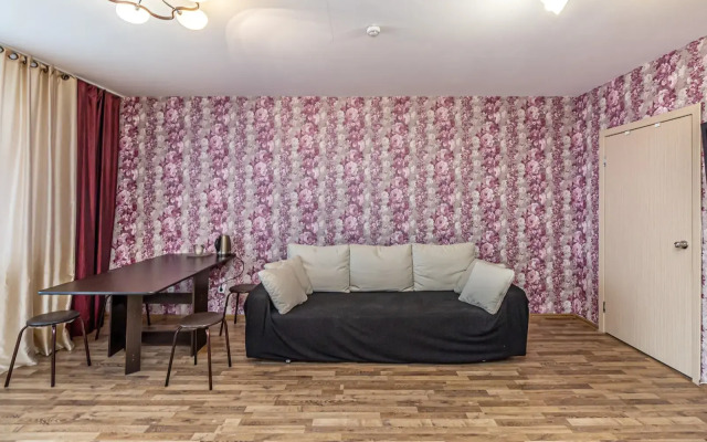 Yevrotryoshka Do 15 Gostey Flat