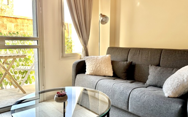 Shikarnye Apartamenty Ryadom s Parizhskoy Ploschadyyu v Khayfe Apartments