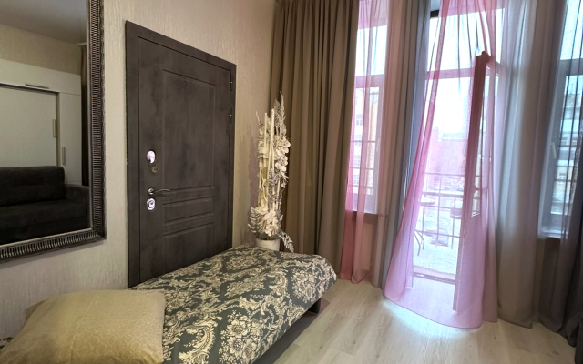 Bolshaya Studiya V Tsentre Flat