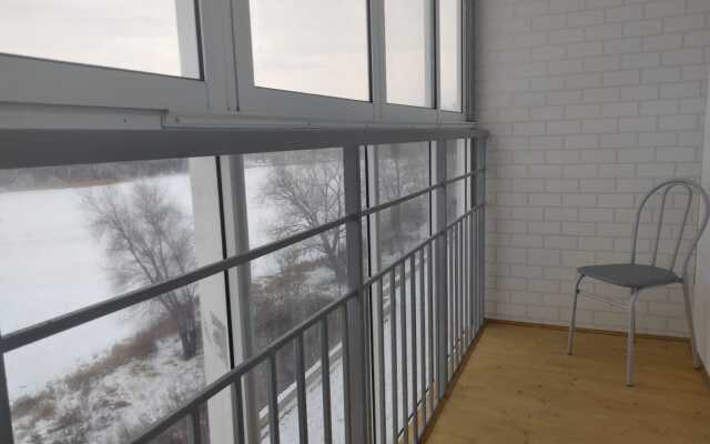 V Tsentre U Reki Apartments