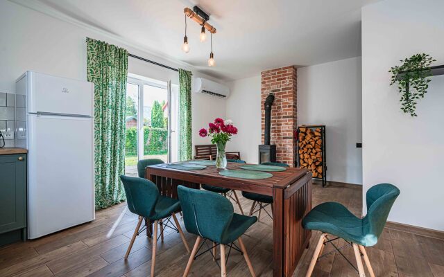 Abrikosovaya 688 Private house