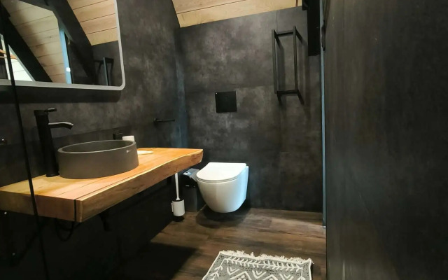 Dvuetazhny A-Freym S Terrasoy Chalet