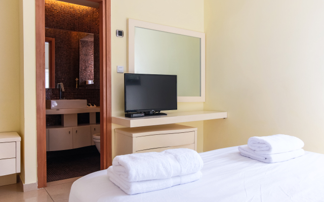 Comfort & Balcony By Feelhome Apartments