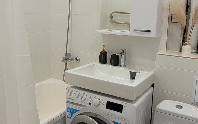 Uyutnaya kvartira s vidom na zasnezhennye gory Flat