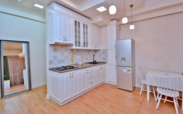 Perte House On Verin Antarain 131 Street Apartments