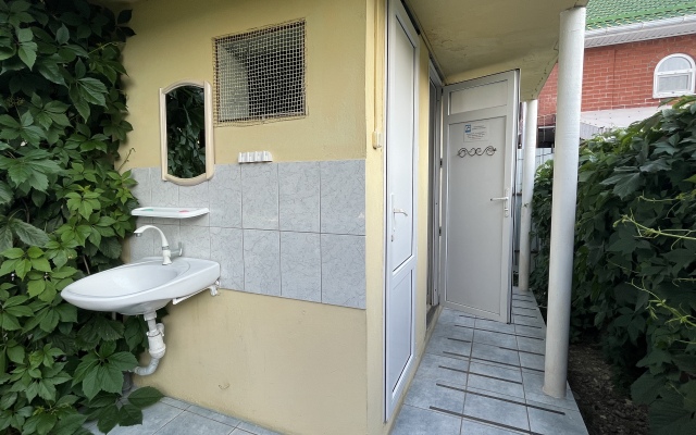 Na Shkolnoy 40 Guest House