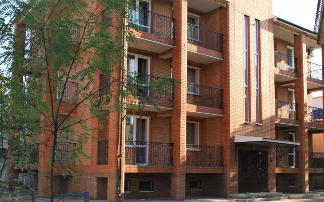 Karmin-Mariner Hotel