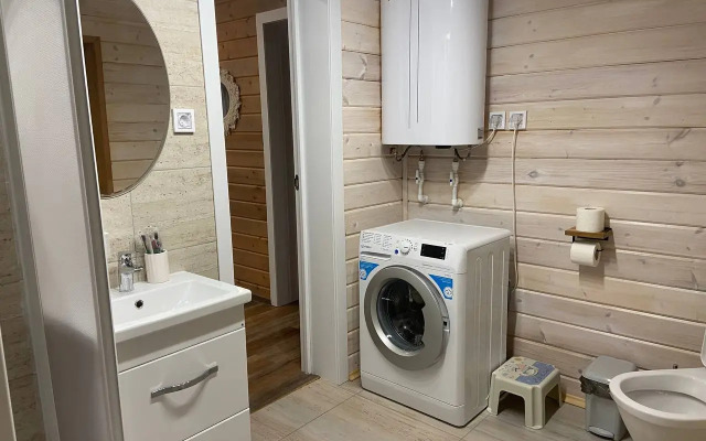 Частный дом комфортный со столом для пинг-понга и батутом