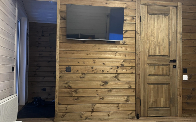 Частный дом на поляне