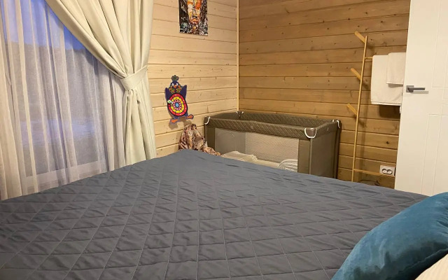 Частный дом комфортный со столом для пинг-понга и батутом