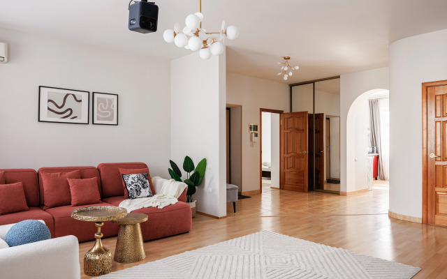 3-komn S Proyektorom Sunvilles Flat