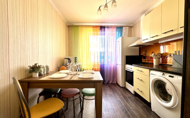 naprotiv TTS Zhemchuzhina Sibiri Apartments