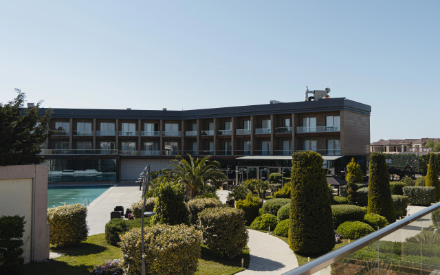 Shani Resort & Villas Hotel