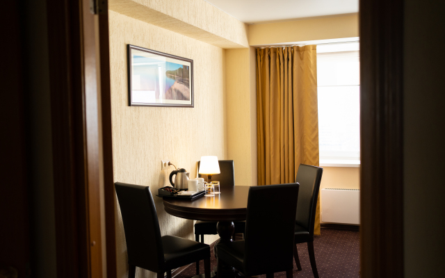 Azimut Kemerovo Hotel 
