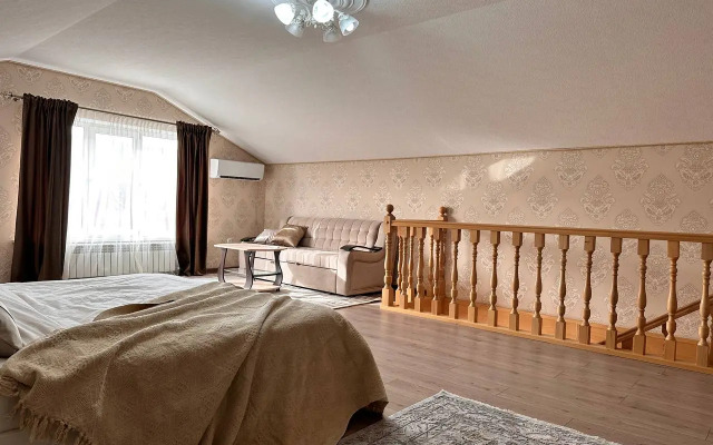 Penthouse Apartment on Batyraya