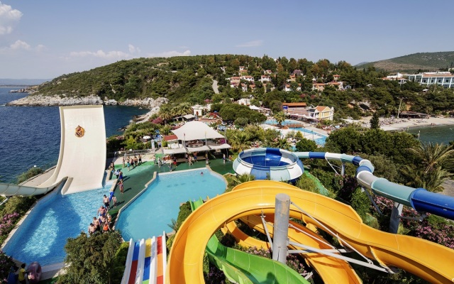 Отель Pine Bay Holiday Resort