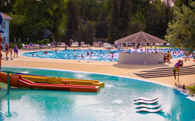 Курортный отель Азовский