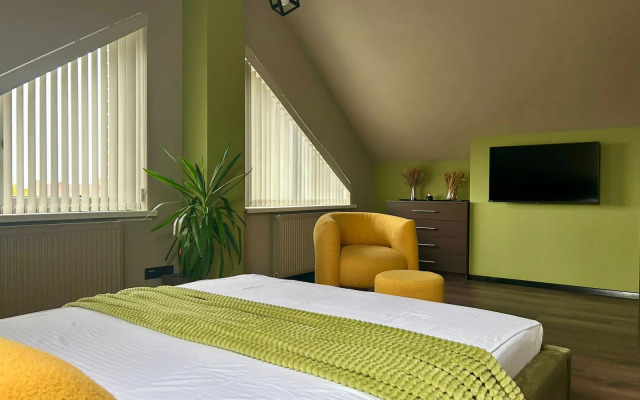 Amoroma: Nad Morem, Blizhe K Nebu Flat