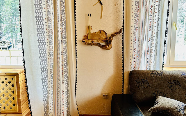 Na Alanskoy, 25 "indeyskaya" Flat