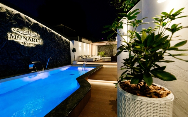 Monarch Hotel