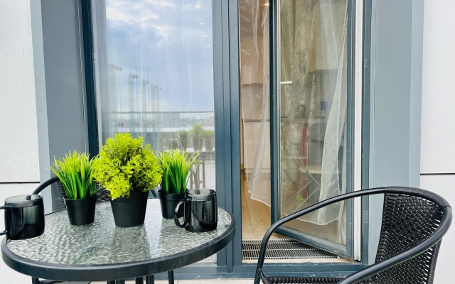 S bol'shoj verandoj s vidom na Moskvu okolo ostrova mechty Apartment