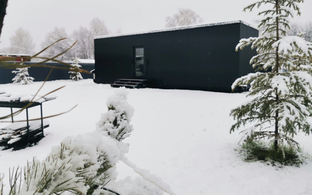 Black House Glamping
