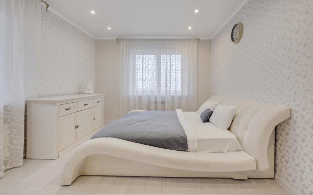1 Dobrye Sutki na Sverdlova Flat