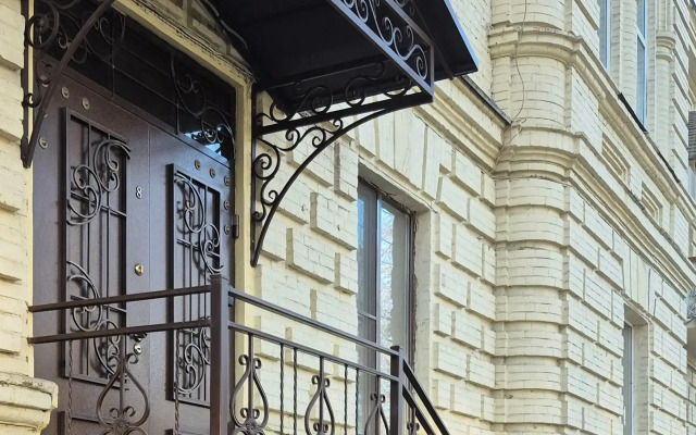 Uyutnaya studiya na Brodvee Flat