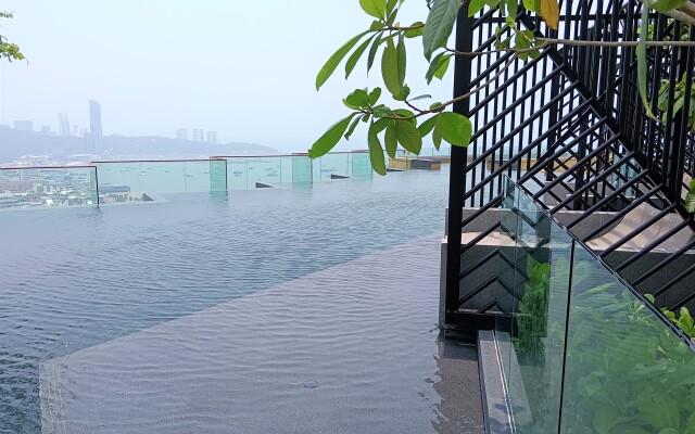 Edge Central Pattaya Lux Apartments