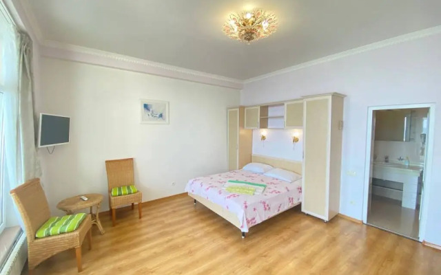 Klassicheskie Dvukhmestnye S Balkonom 1/2 Apartment