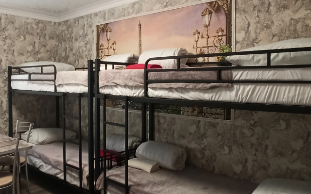Na Krasnoy Armii 136/12 Apartments