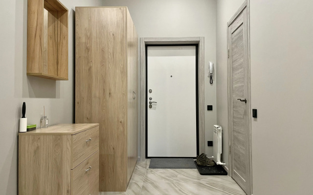 Большая двухкомнатная квартира сети "PanApartments" рядом с благоустроенной набережной