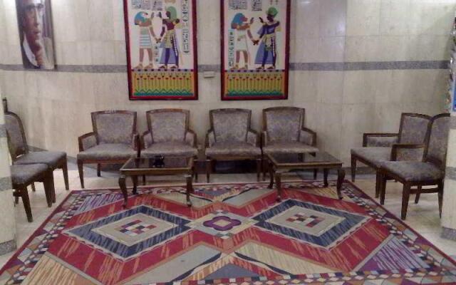 Gaddis Hotel, Suites and Apartments