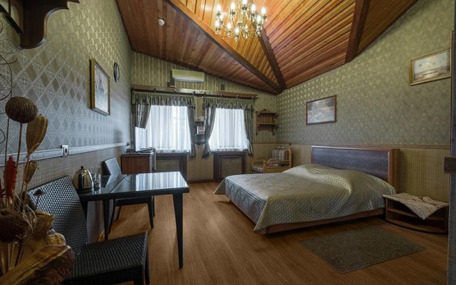 Okhotnichiy Club