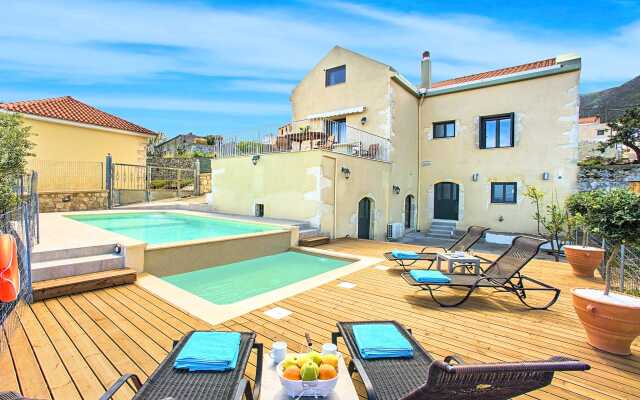 Вилла Cretan View Heated Pool