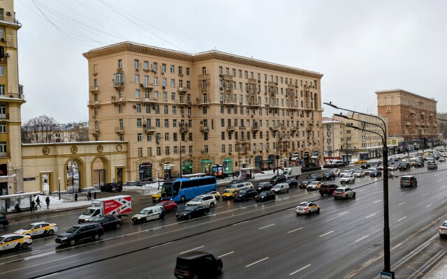 Na Kutuzovskom Prospekte Flat