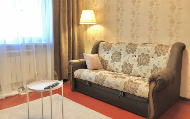Ostanovis V Samom Tsentre Flat