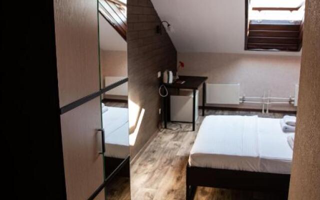 Everest Hotel