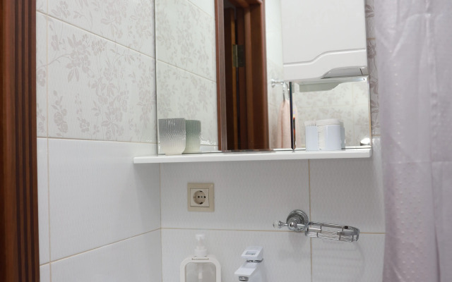 Kavkazskaya 18 Flat