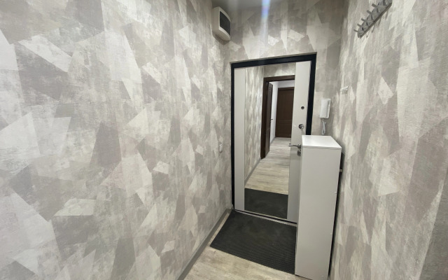 Квартира Двухкомнатная у метро напротив Северного вокзала