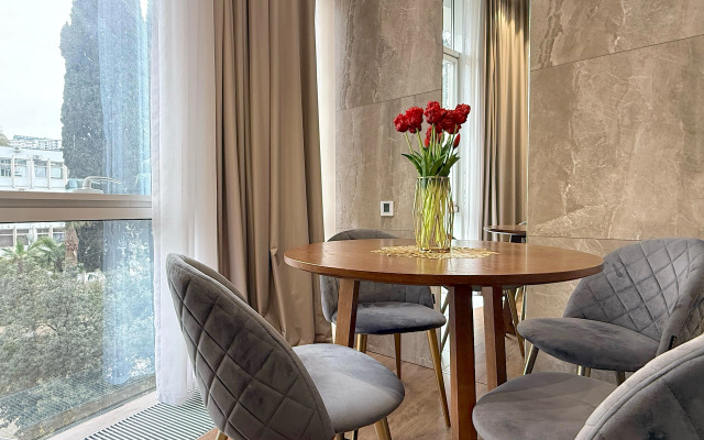 InSochi v samom centre Sochi na Navaginskoj N302 Apartments